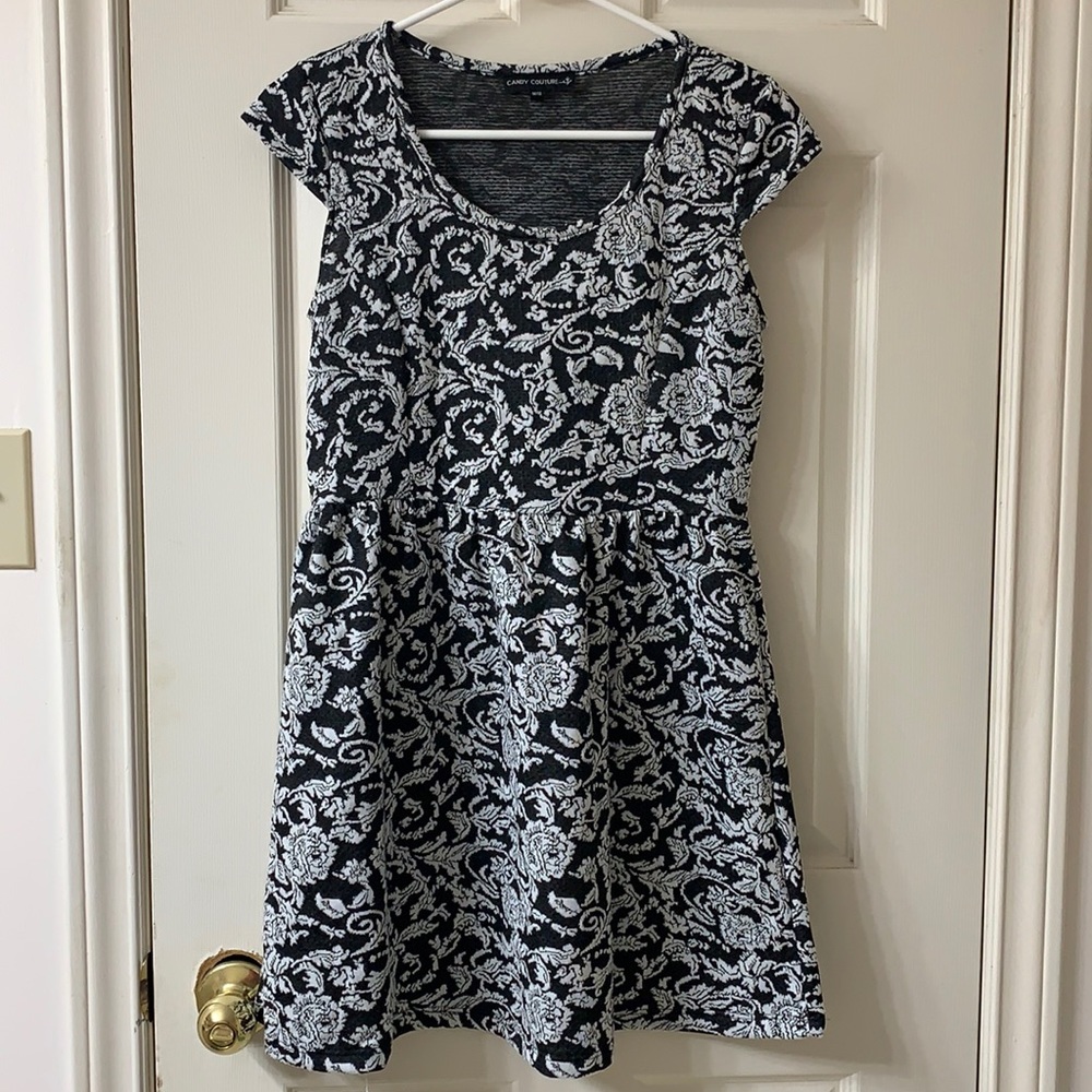 🌷3 for $25🌷Candy Couture, US M, White & Black Floral Fit & Flare Dress